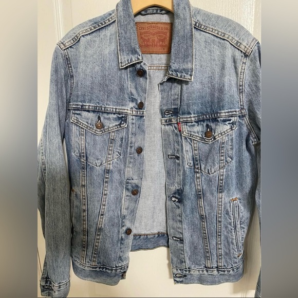 Levi’s Denim Jacket - Picture 6 of 6